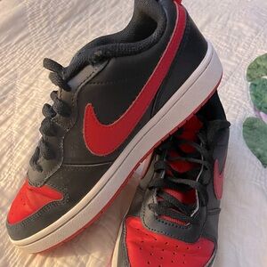 Youth Nike Dunks Low- Size 5Y